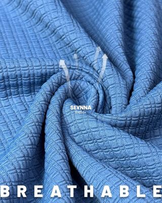 با پارچه لباس یوگا تنفس‌پذیر و انعطاف‌پذیر ما خنک و راحت بمانید.