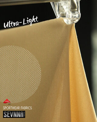 پارچه لایکرای کششی سبک وزن 135 گرم با عرض 158 سانتی‌متر و ترکیب 45% نایلون + 55% لایکرا برای راحتی فوق‌العاده